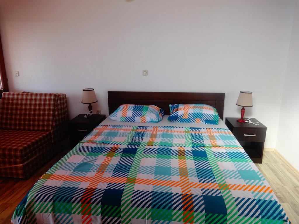 Karali Apartments Лагадин Екстериор снимка