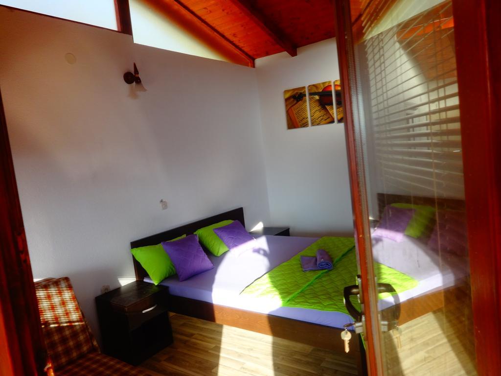Karali Apartments Лагадин Екстериор снимка