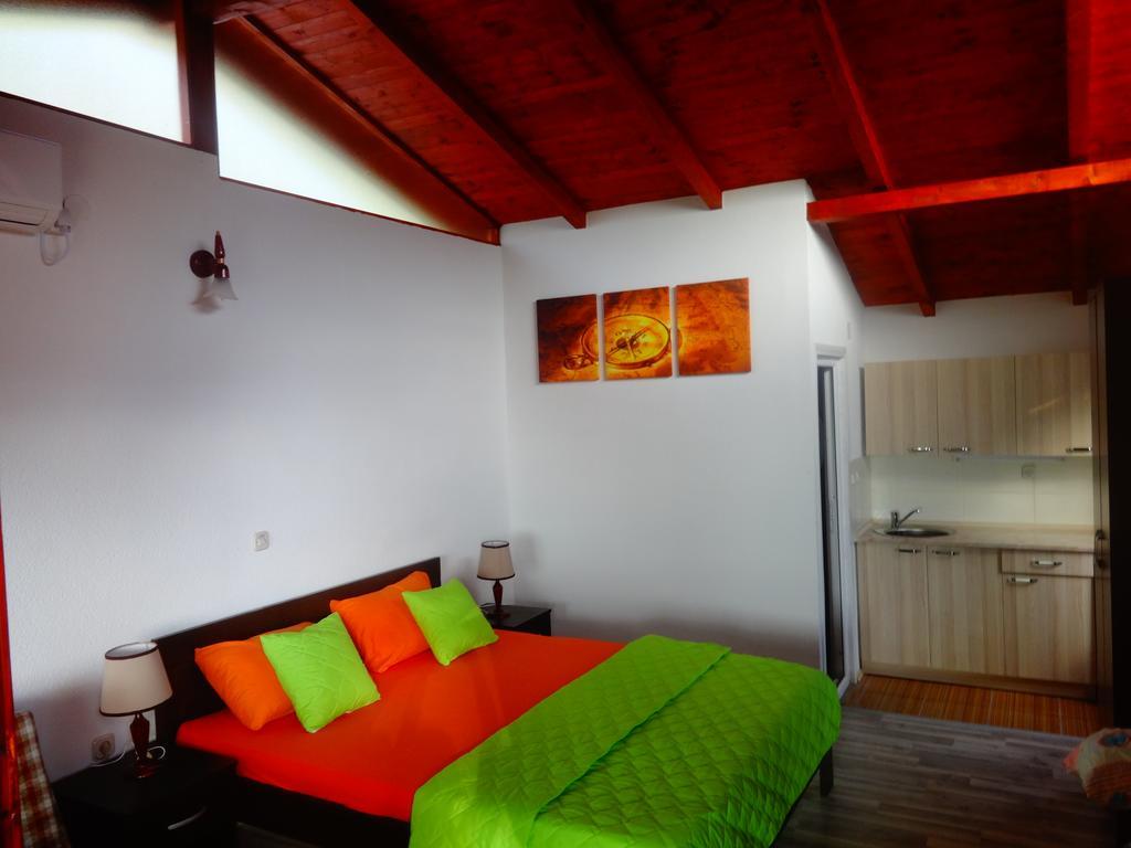 Karali Apartments Лагадин Екстериор снимка