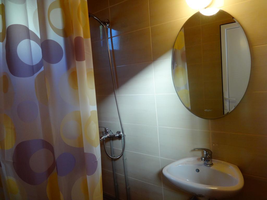 Karali Apartments Лагадин Екстериор снимка