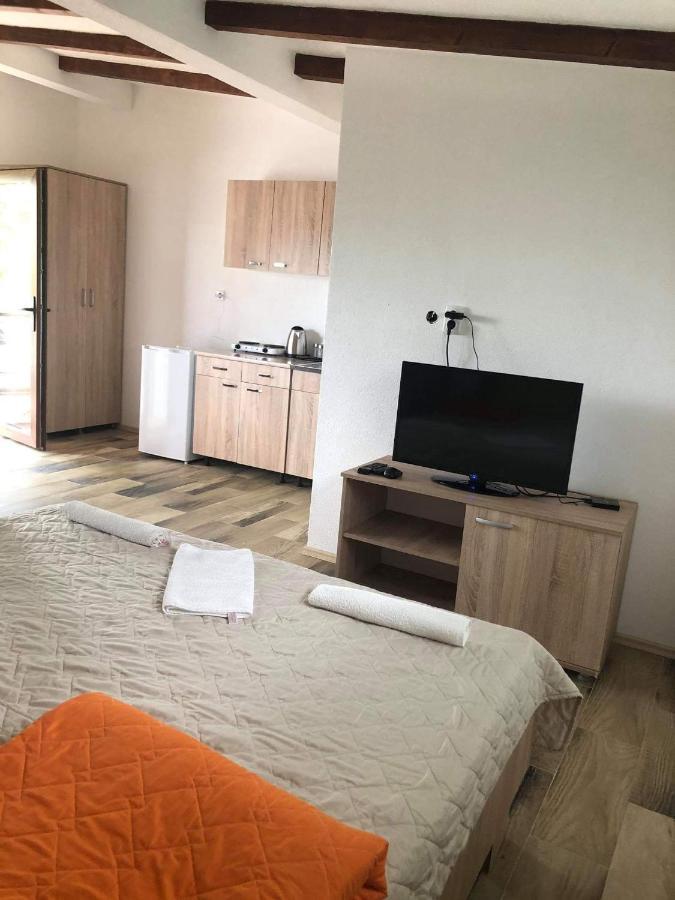 Karali Apartments Лагадин Екстериор снимка